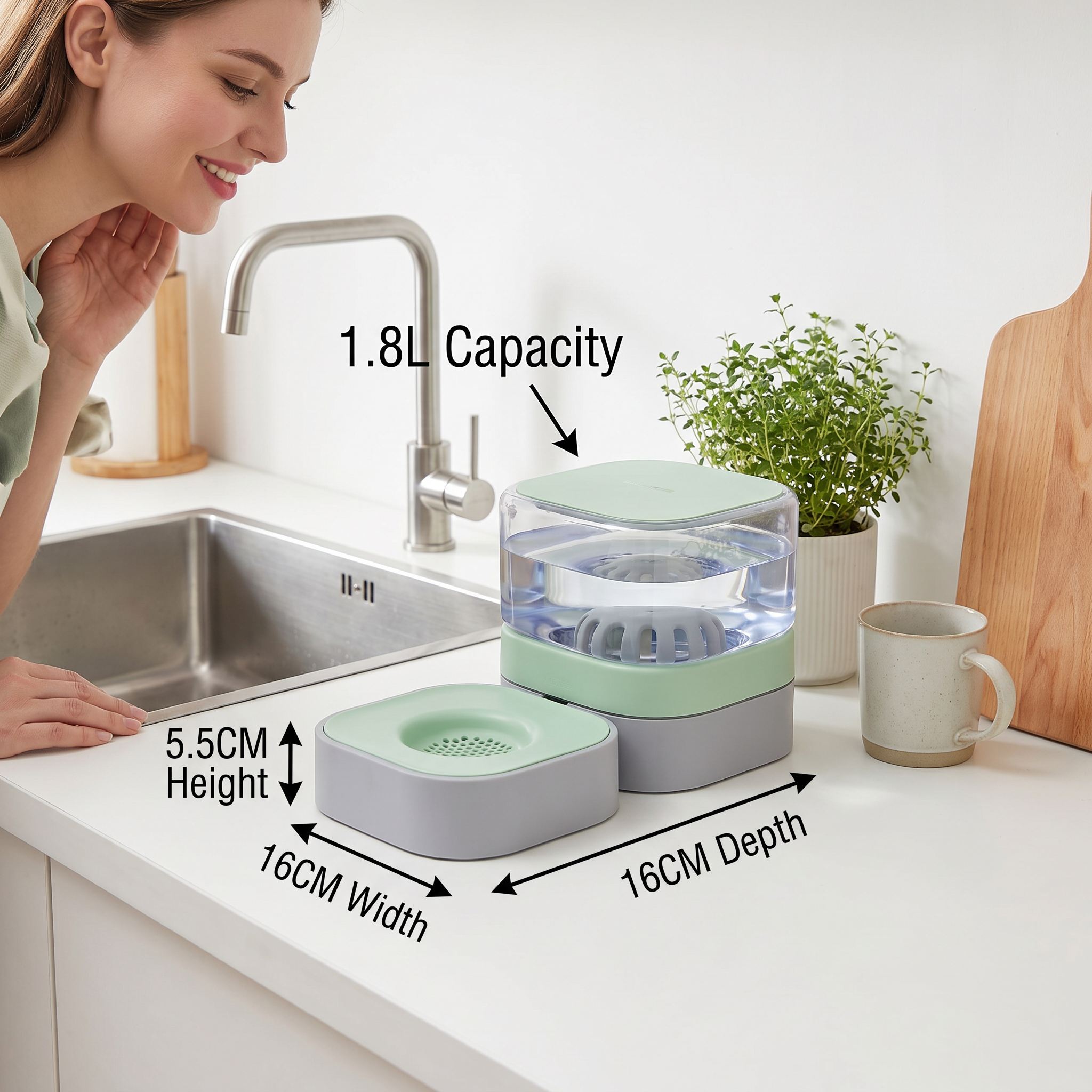 Automatic portable water dispenser for cats